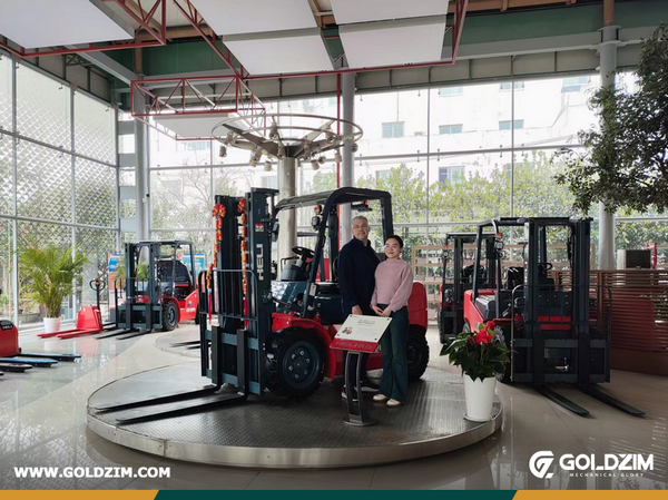 Russia Client Visited HELI Factory