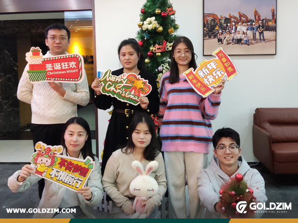 GOLDZIM Team Gathering For Christmas With Joy And Delights