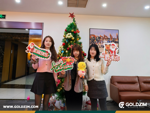 GOLDZIM Team Gathering For Christmas With Joy And Delights