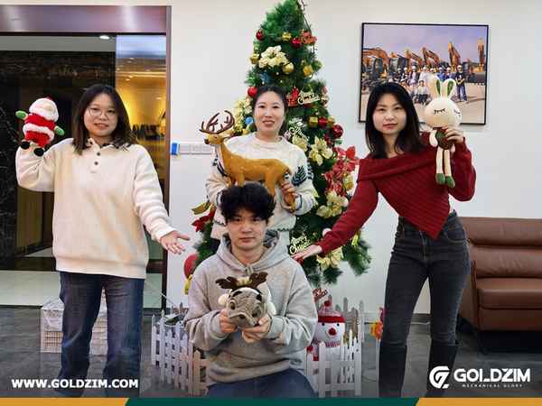 GOLDZIM Team Gathering For Christmas With Joy And Delights