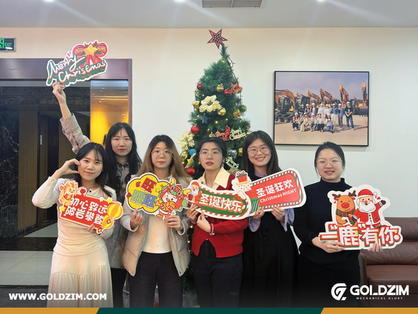 GOLDZIM Team Gathering For Christmas With Joy And Delights
