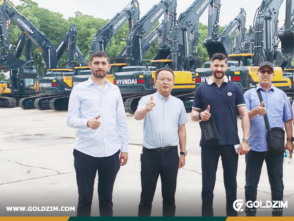 Algeria Client Visited HYUNDAI And XCMG Factory