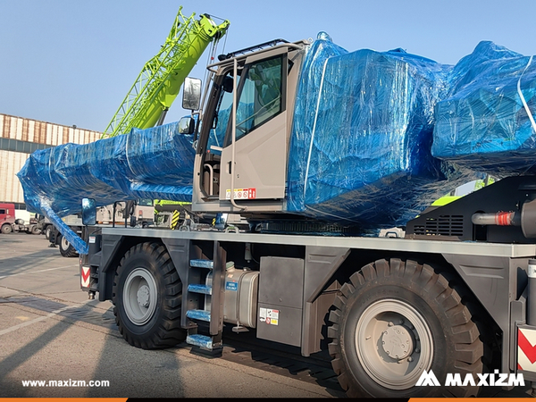 French Polynesia - 1 Unit ZOOMLION ZRT400V432 Off-road Truck Crane 